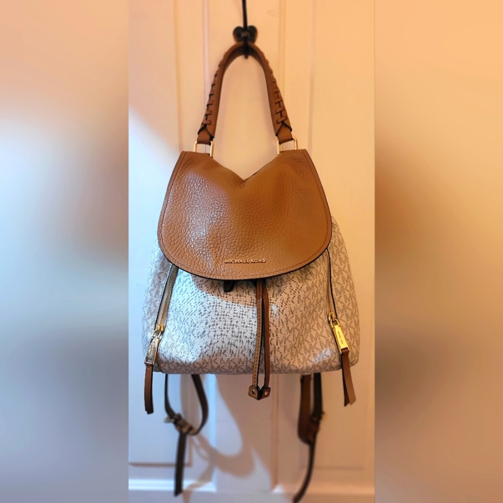Michael Kors Large Viv Backpack In Signature Vanilla Monogram And Acorn Leather